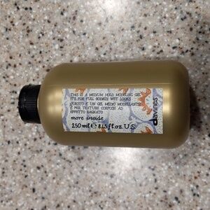 Davines This is a Medium Hold Modeling Gel